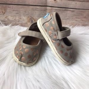 Baby Toms size 4